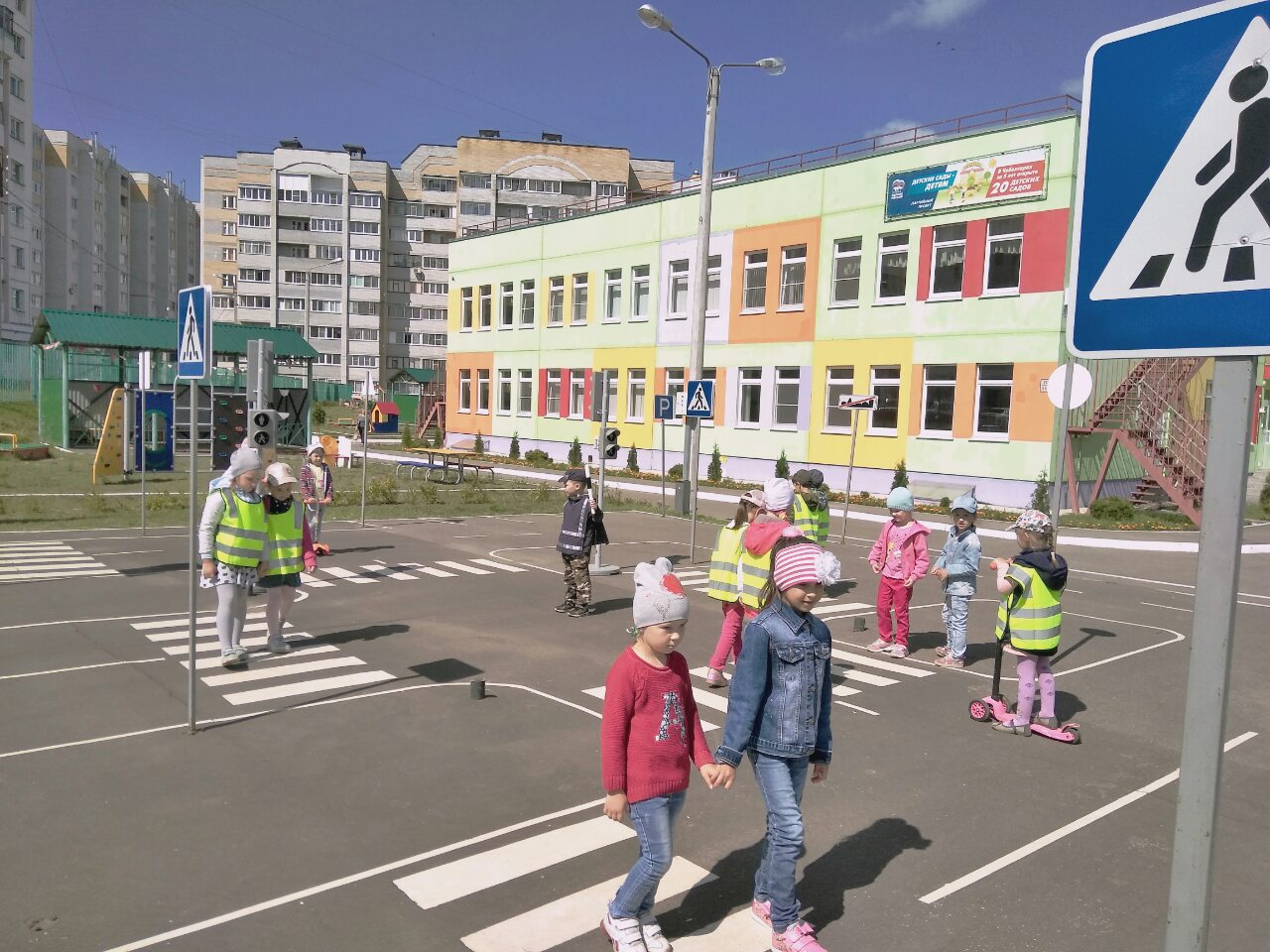 Экскурсия в «Автогородок» в детский сад № 206 «Антошка».