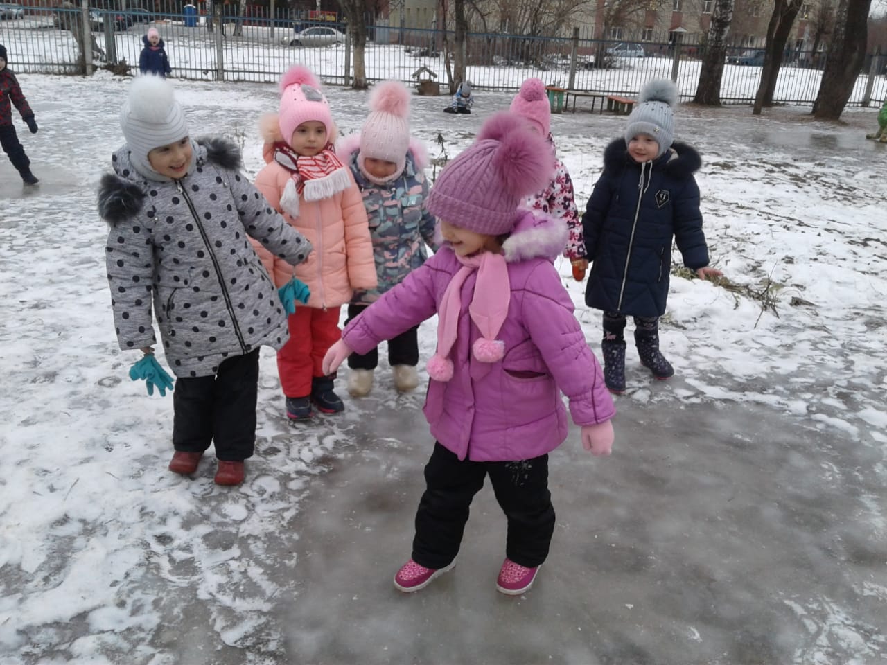 Не идётся и не едется, потому что гололедица!