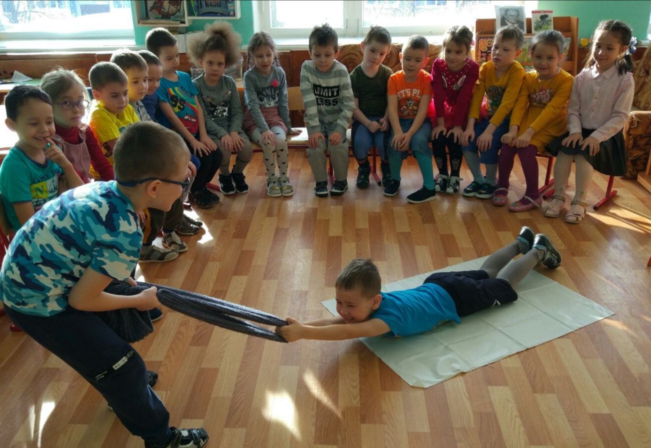Весенний хрупкий лед.