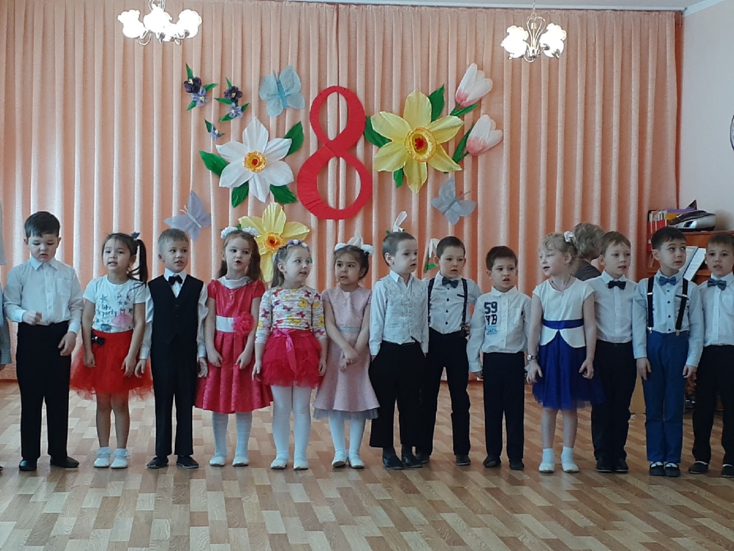 Весна пришла - мамин праздник принесла!